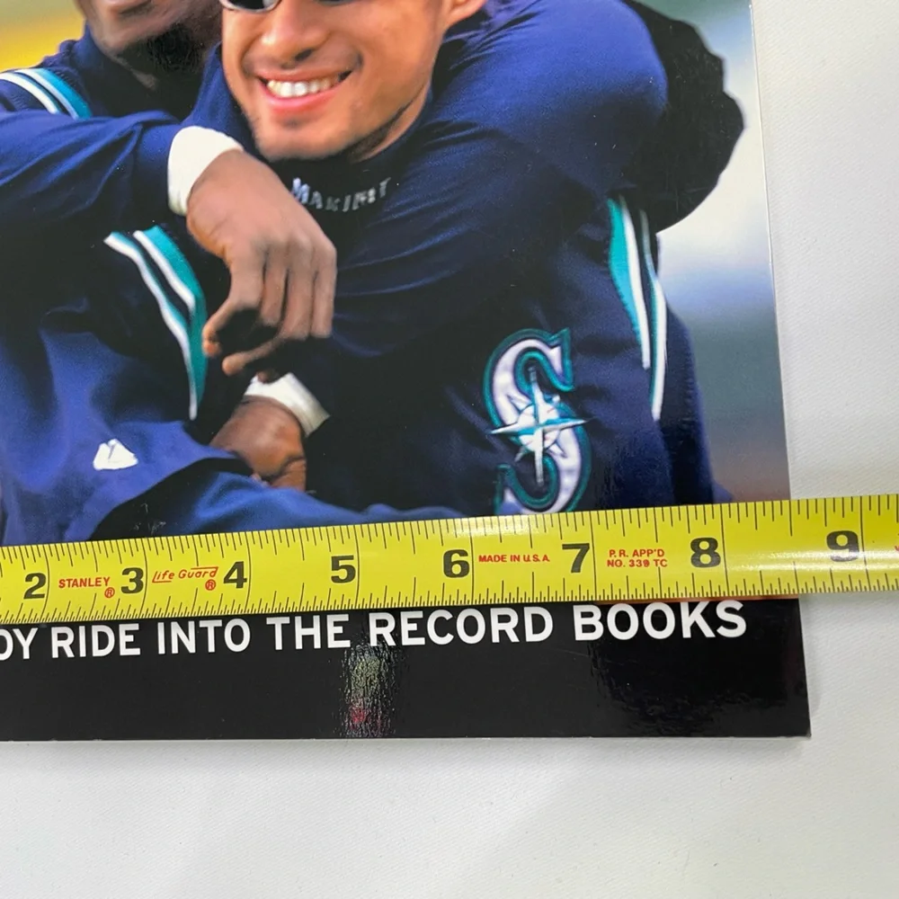 VTG Mariners 2001: A Joy Ride into the Record Books & pet calendar bundle